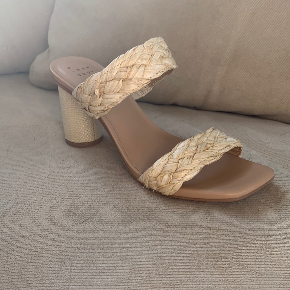 Target heel- never worn 6.5